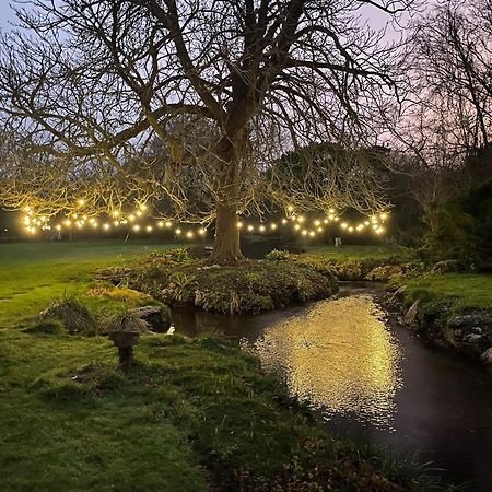 Unique & Rural Child Friendly Annexe With Large Gardens, Games & Tennis Court - Chichester Holiday Properties Extérieur photo