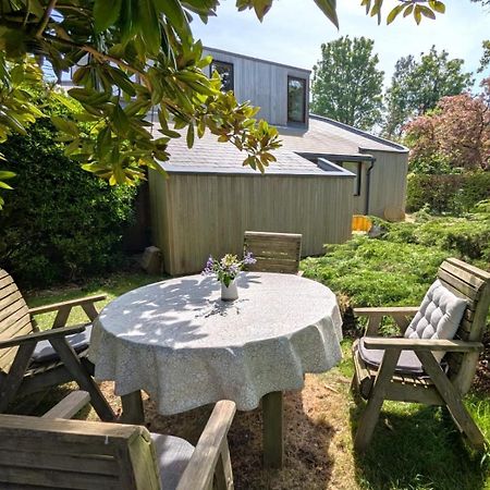 Unique & Rural Child Friendly Annexe With Large Gardens, Games & Tennis Court - Chichester Holiday Properties Extérieur photo