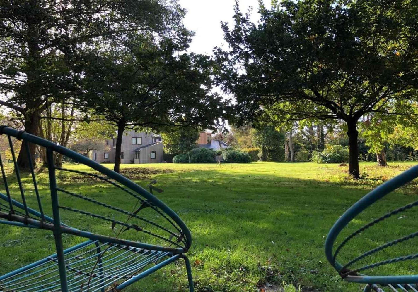 Unique & Rural Child Friendly Annexe With Large Gardens, Games & Tennis Court - Chichester Holiday Properties Extérieur photo