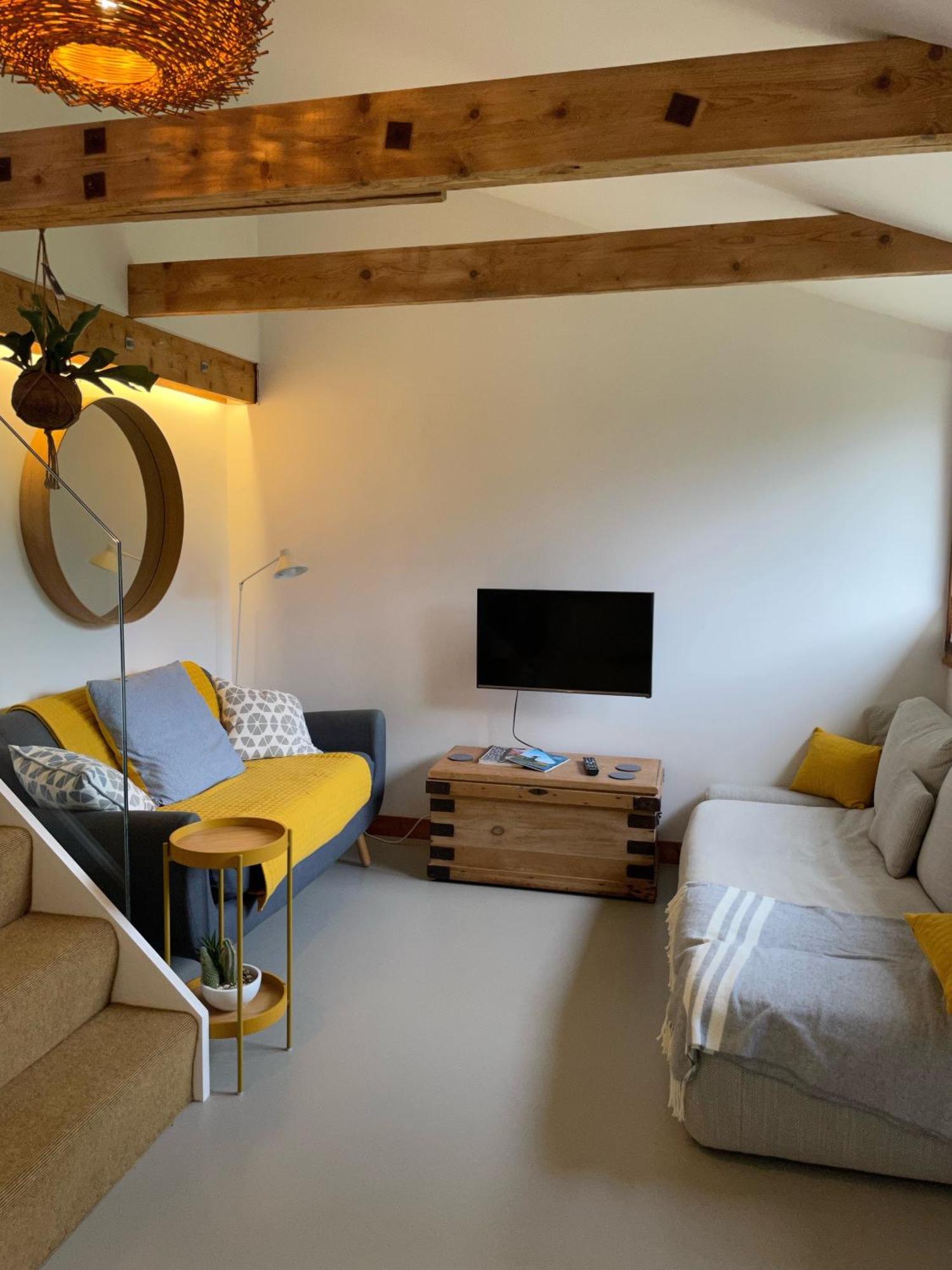 Unique & Rural Child Friendly Annexe With Large Gardens, Games & Tennis Court - Chichester Holiday Properties Extérieur photo