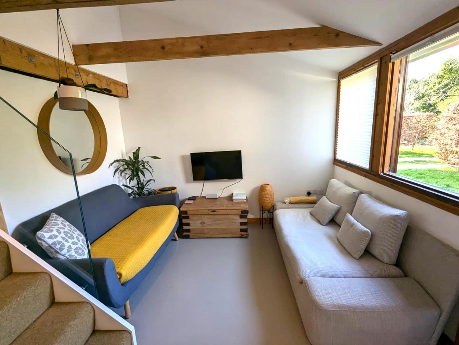 Unique & Rural Child Friendly Annexe With Large Gardens, Games & Tennis Court - Chichester Holiday Properties Extérieur photo