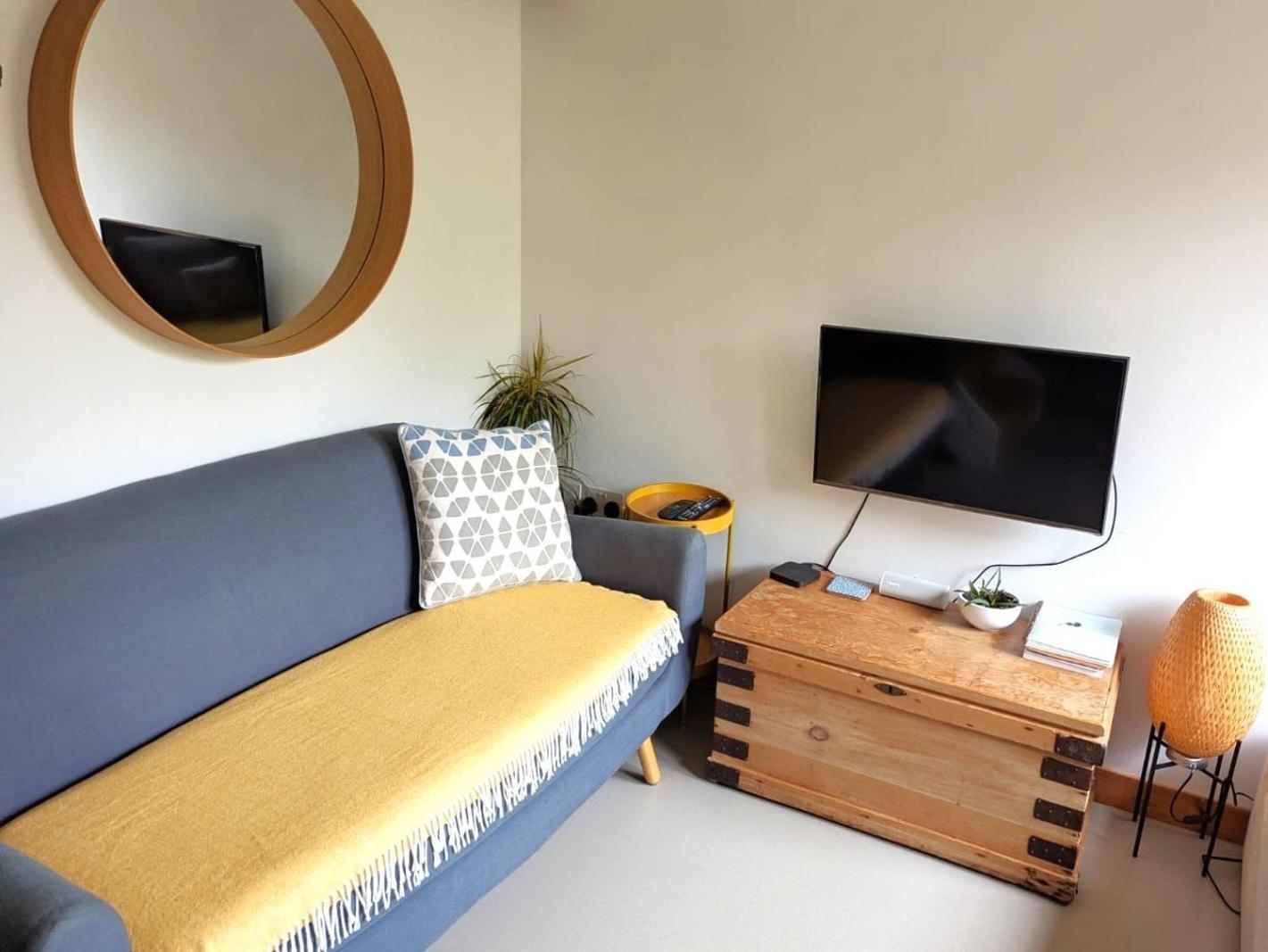 Unique & Rural Child Friendly Annexe With Large Gardens, Games & Tennis Court - Chichester Holiday Properties Extérieur photo
