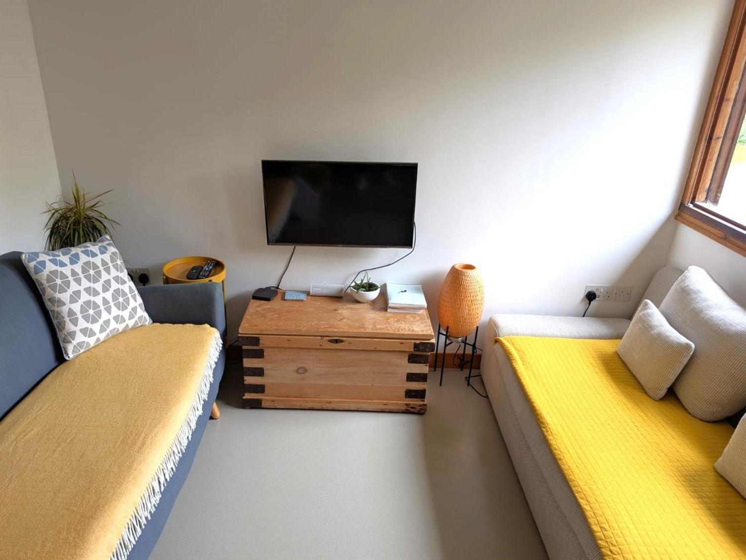 Unique & Rural Child Friendly Annexe With Large Gardens, Games & Tennis Court - Chichester Holiday Properties Extérieur photo